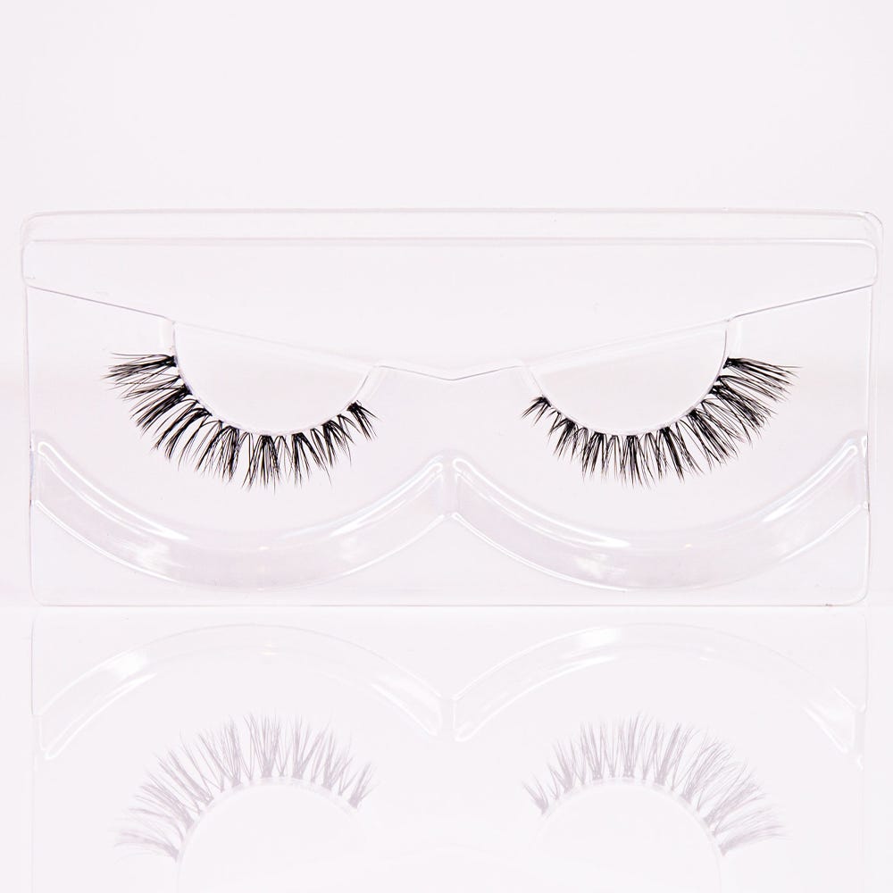 NICLAY by Florian Ferino Wimpernkranz Look 1