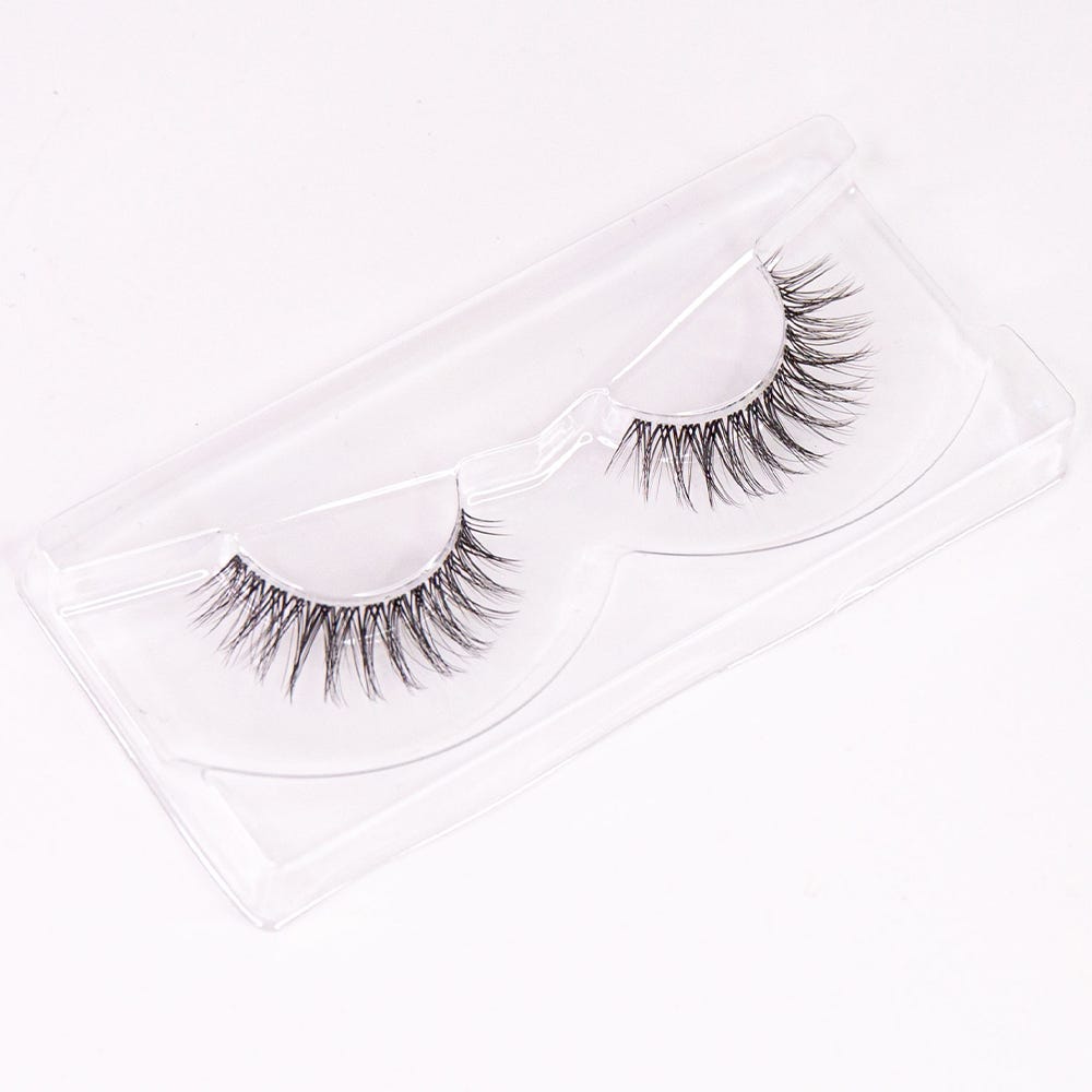 NICLAY by Florian Ferino Wimpernkranz Look 4