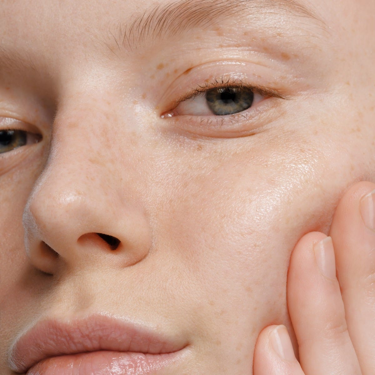 MÁDARA Botanic Niacinamide 5-in-1 Serum 30 ml