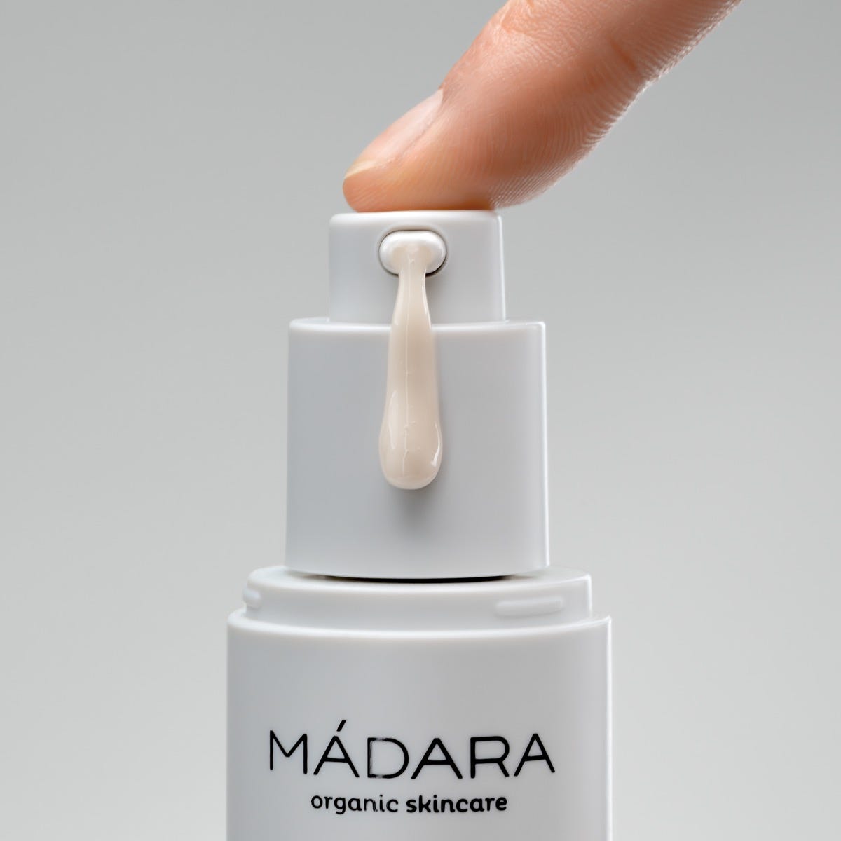 MÁDARA Botanic Niacinamide 5-in-1 Serum 30 ml