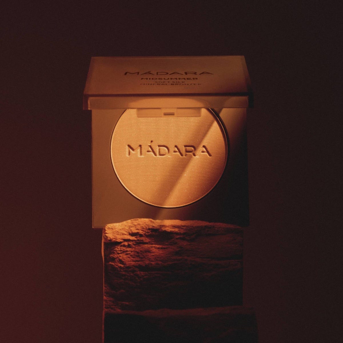 MÁDARA MIDSUMMER Soft Silk Mineral Bronzer #1 HEAT 9 g